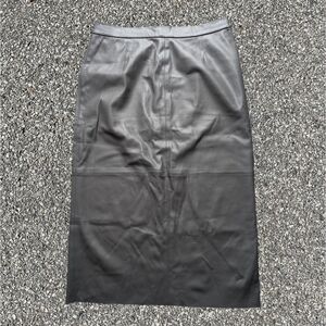 LATORE ATELIER Black leather midi skirt with zipper closure